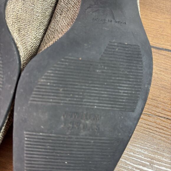 VTG Stuart Weitzman Pumps Sz 8 AA Extra Narrow Beige Gray Square Toe Chunky Heel - Picture 12 of 12